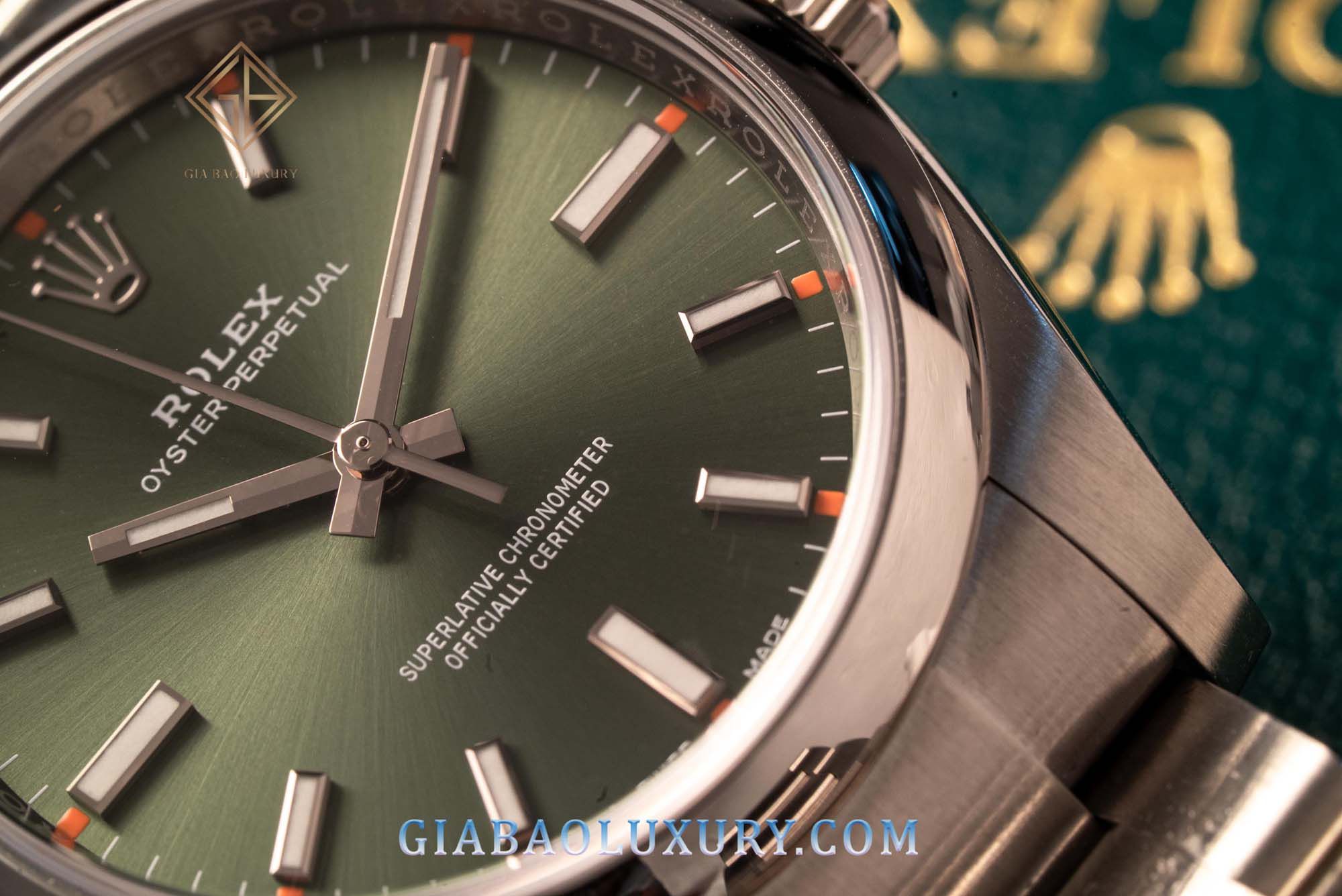 Phiên bản đồng hồ Oyster Perpetual 114200 34mm xanh lá mê hoặc thị giác